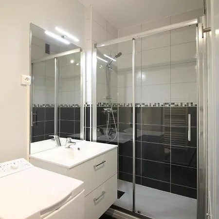 T2 Avec Balcon, Parking Privatif, Idealement Situe Au Mont-dore, Proche Centre Et Thermes - Fr-1-608-244